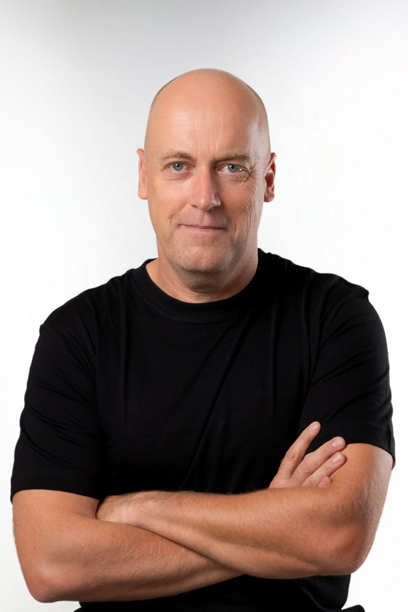 Simon László